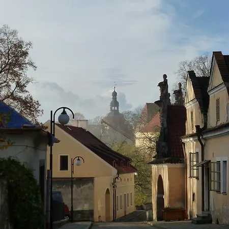 Pštrossova - U Klášterní Zahrady