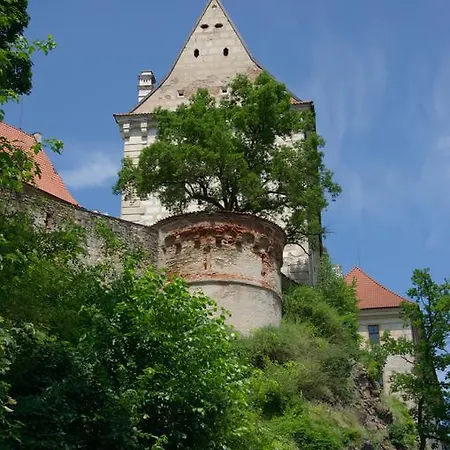 Pštrossova - U Klášterní Zahrady
