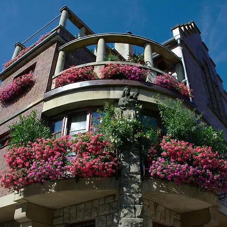 Bed & Breakfast Pštrossova - U Klášterní Zahrady 3*