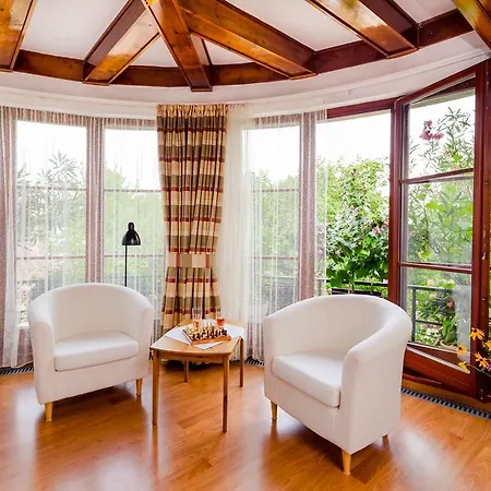 Pštrossova - U Klášterní Zahrady Bed & Breakfast