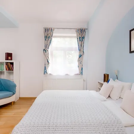Pštrossova - U Klášterní Zahrady 3* Bechyně