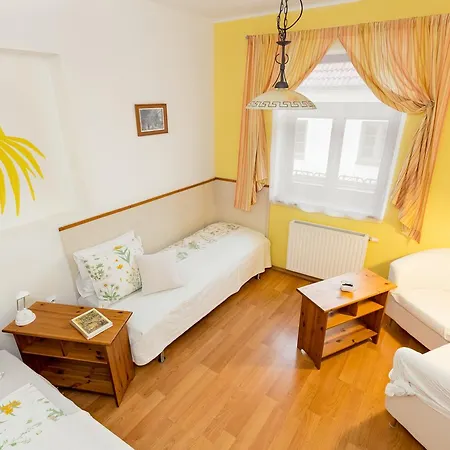 Pstrossova - U Klasterni Zahrady B&B 3*