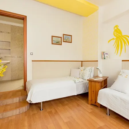 Pstrossova - U Klasterni Zahrady B&B 3*